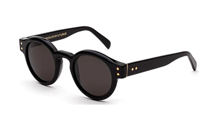 Negra con top gafas